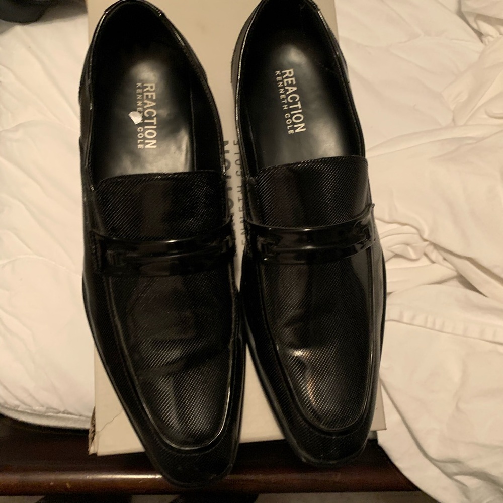 Kenneth Cole Shiny Slides
